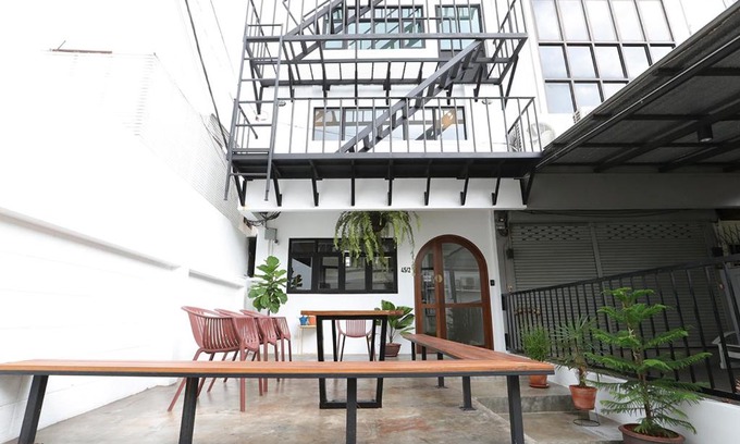Thung Maha Mek Hostel | Apartment45 Hostel
