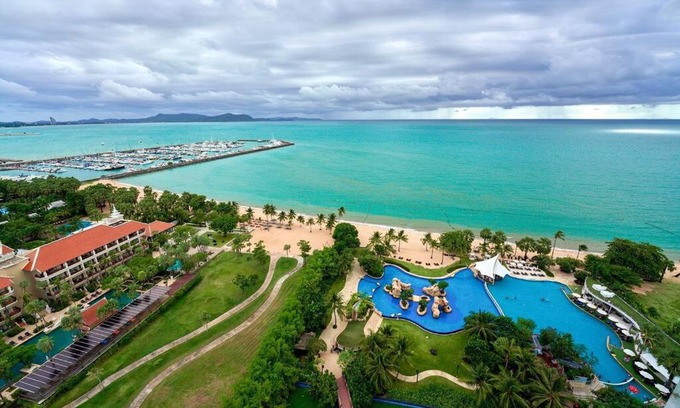 Na Chom Thian Apartment | Beach Front Condo, Sea View with Pool