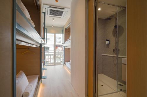 Yan Nawa Hostel | BEAT Warii Hostel at Chaophraya River