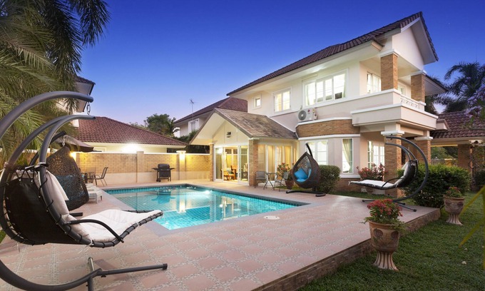 Ban Waen House | Beautiful Villa with Private Salt Water Swimming Pool