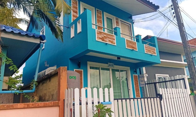 Cherngtalay House | Bright Blue House