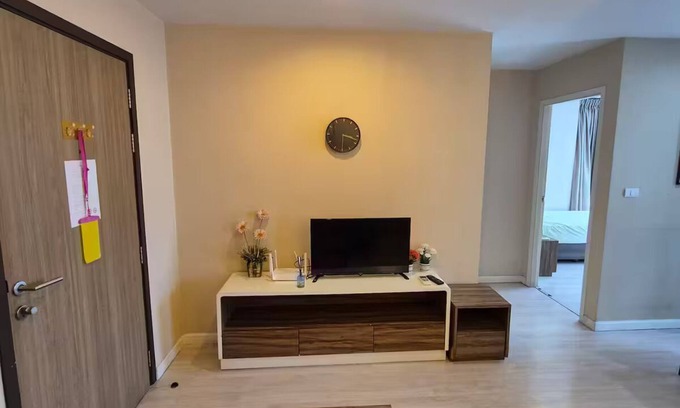 Khlong Toei Condo | Central Bangkok 2-Bedroom Condo with Pool, Gym & Parking – Rama 4
