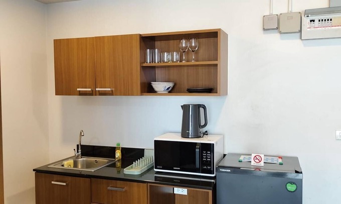 Khlong Tan Apartment | Chic Low Rise Studio with fitness room, WiFi in vibrant Thonglor-Ekamai