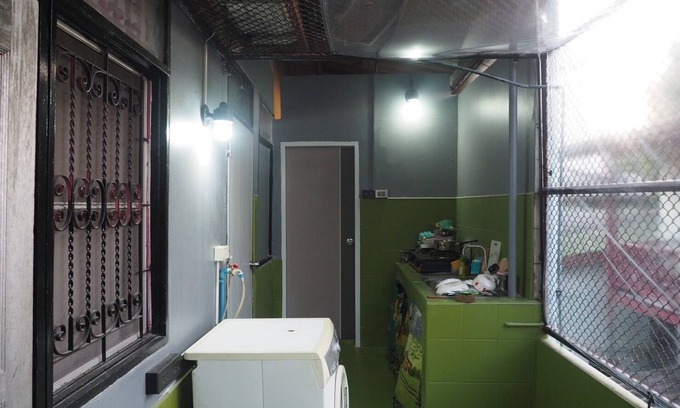 Don Muang Hostel | Doctor Alien Hostel