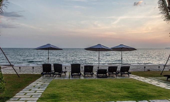 Mae Pim Apartment | Escape Beach Condo Family Room