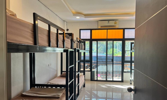 Su Thep Hostel | Hostel ∙ 8 guests