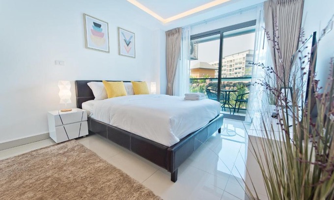 South Pattaya Apartment | LIGHT & BRIGHT Studio in Laguna Beach Maldives
