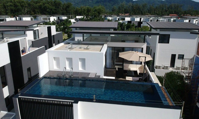 Bang Tao Villa | LP101 - Private rooftop pool villa in Laguna for 9 people, near restaurants and shops