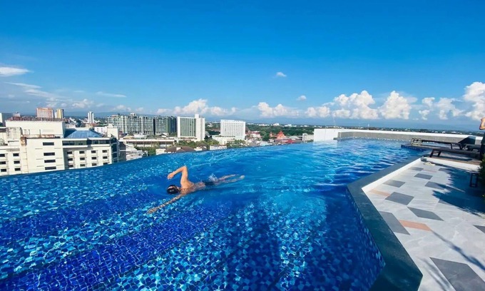 Chang Khlan Condo | Lux 3BRs Suite/Soft King BEDs+1 |Breathtaking Pool|150m rooftop infinity pool