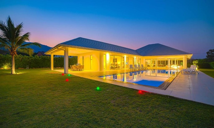 Sam Phraya Villa | Luxury Modern 4 Bedroom Pool Villa PH111