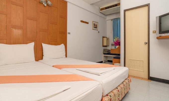 Chana Songkhram Hostel | New Siam 1 Guest House