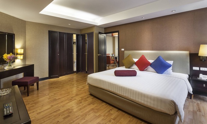 Bangkok Central Business District Apartment | One Bedroom Suite in heart of the city (A83)