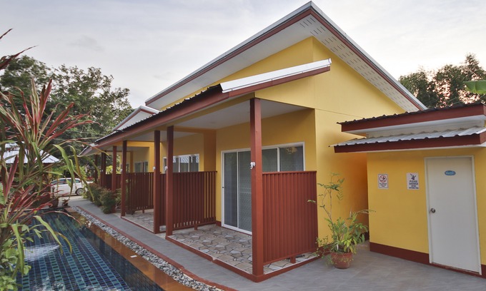 Kata Hotel | OYO 75342 Ban Elephant Blanc Bungalow