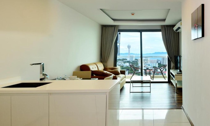 Pratumnak Hill Apartment | Peak Towers Condominium