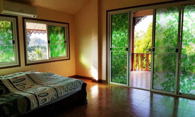 Ratchaburi Resort | Private room ∙ 5 guests
