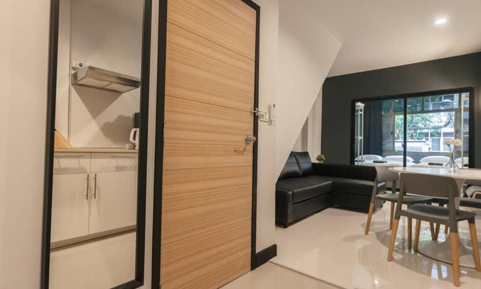 Bang Rak Apartment | S2 Silom Large room 4-6 guests Full kitchen WIFI