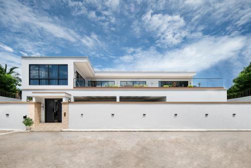 Na Kluea Villa | T M L-Jomtien Beach 5 bedrooms - independent swimming pool and KTV