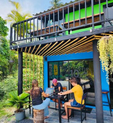 Thong Sala Hostel | The 10 Club Hostel & Bungalow
