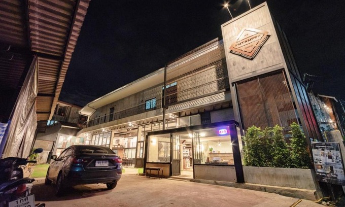 Wua Lai Hostel | The Entaneer Poshtel