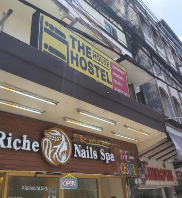 Chana Songkhram Hostel | The House Hostel