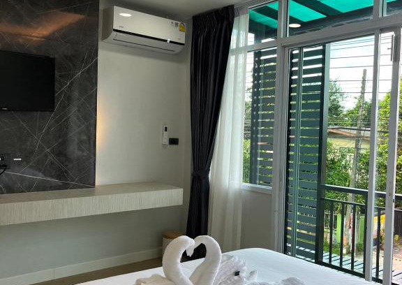 Kamphaeng Phet Hostel | The leaf mango tree