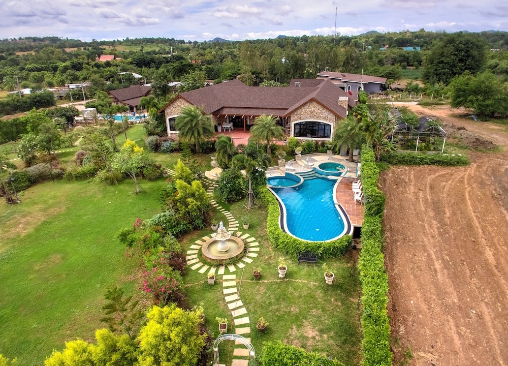 Khlong Muang Hotel | Chateau de Prim Khao Yai
