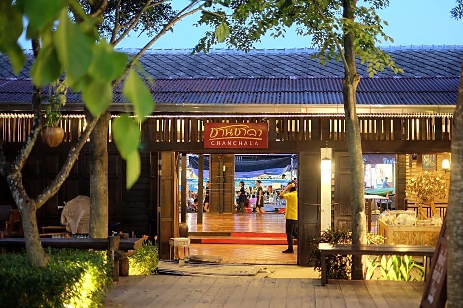 Photo of Buildings in Amphawa