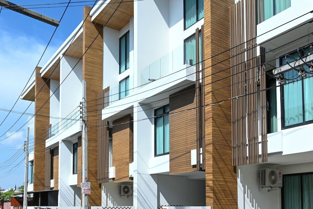 Photo of Buildings in Na Kluea