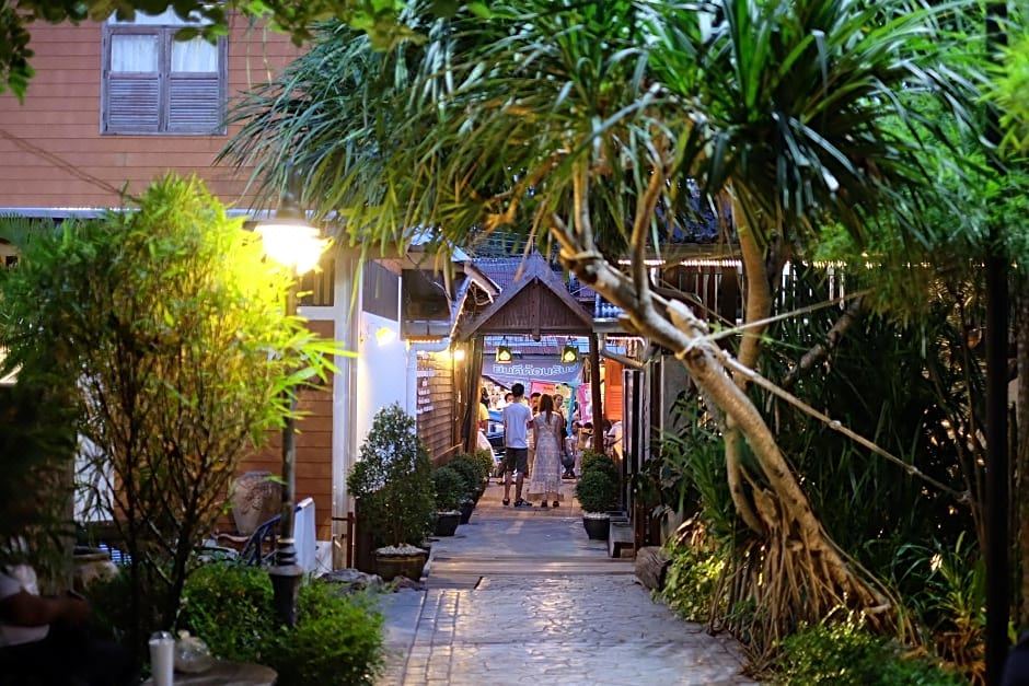 Photo of Buildings in Amphawa