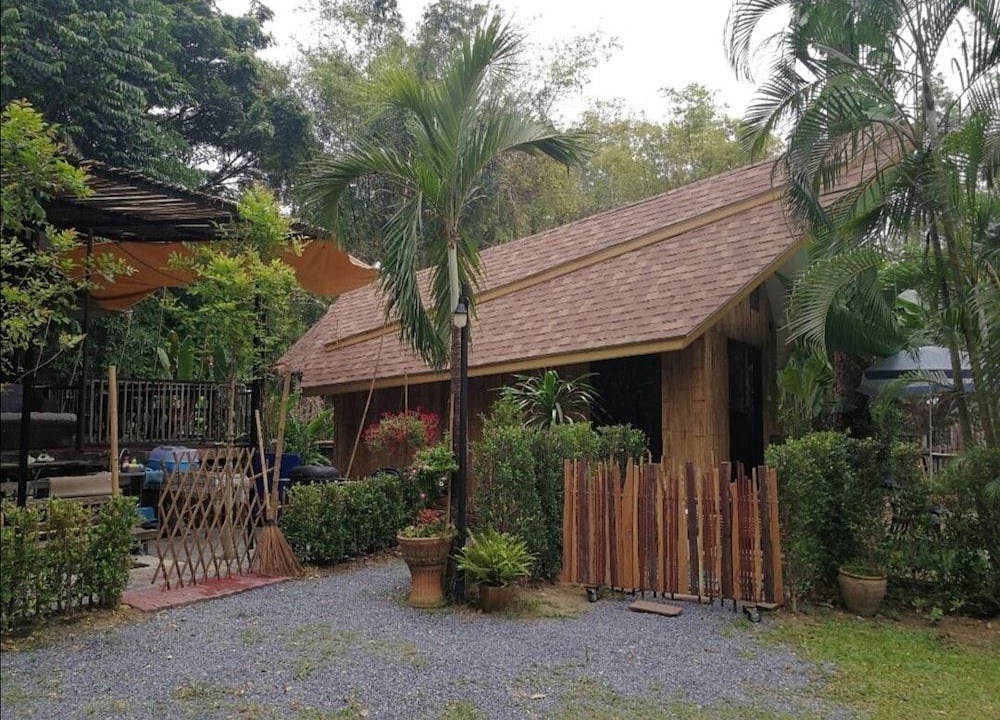 Photo of Buildings in Khanong Phra