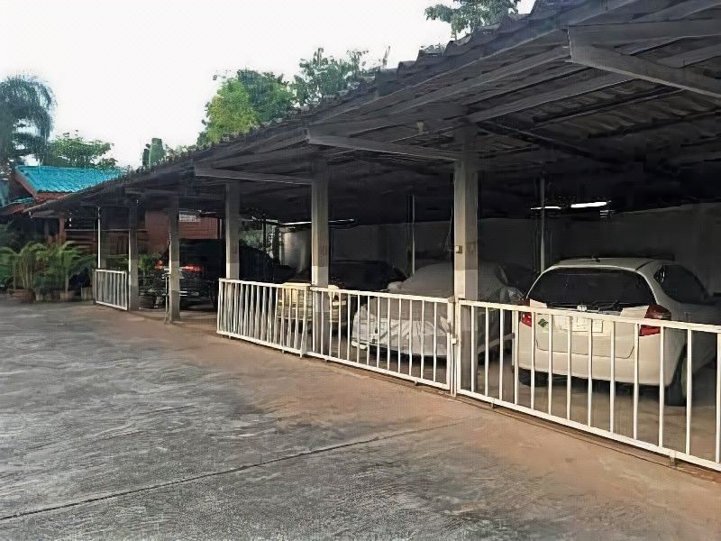 Photo of Buildings in Thani