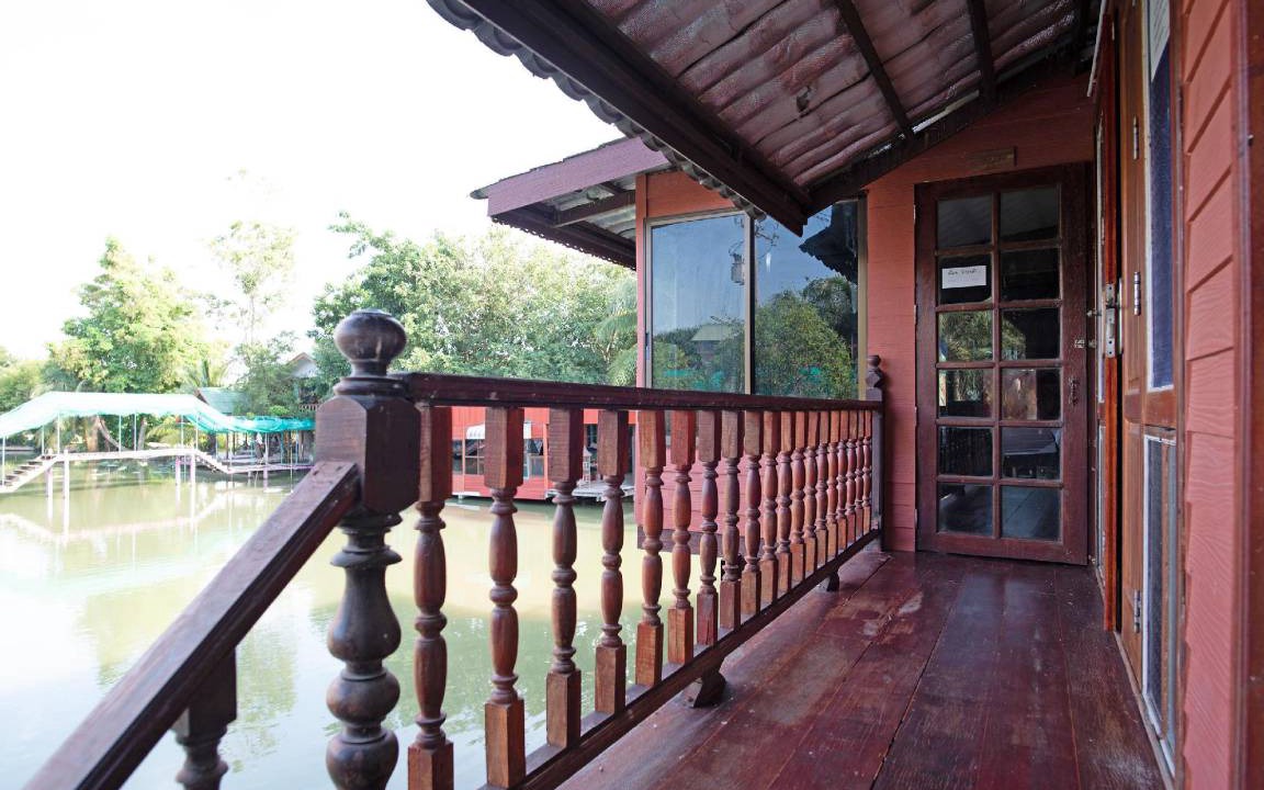 Photo of Others in Bang Len