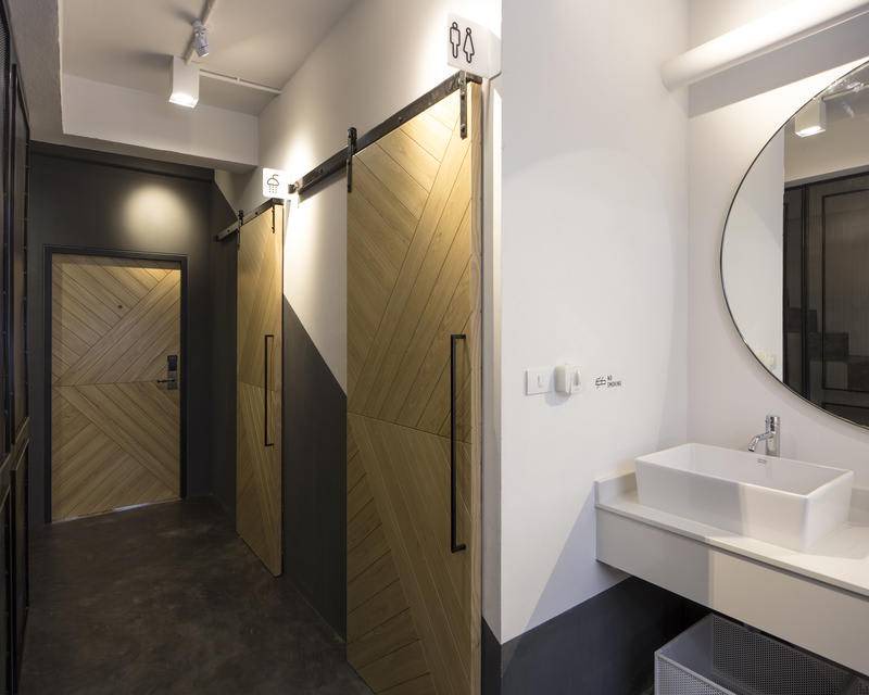 Photo of Bathroom in Thanon Phetchaburi