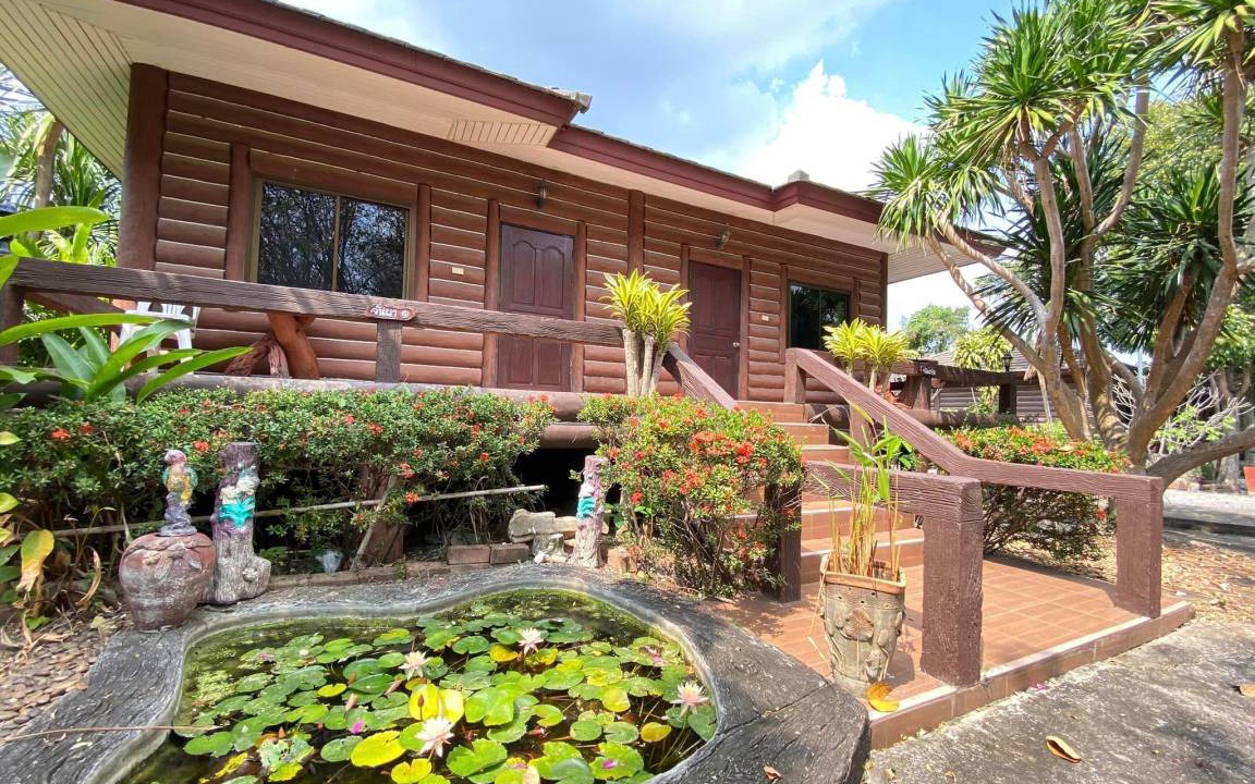 Photo of Buildings in Khanong Phra