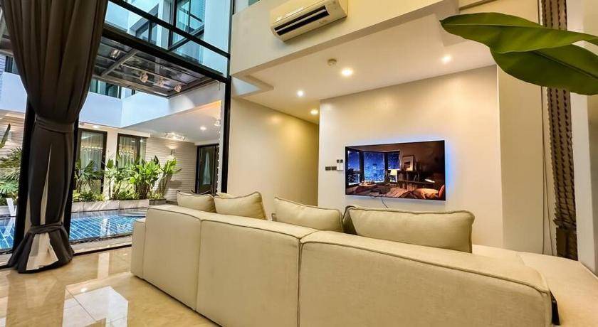 Photo of Livingroom in Khlong Tan Nuea