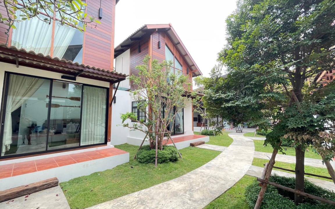 Photo of Buildings in Bang Kobua