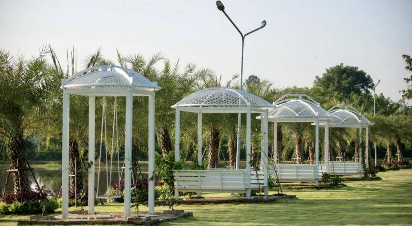 Photo of Buildings in Pak Phli