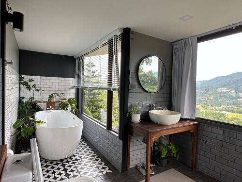 Photo of Bathroom in Pong Yaeng