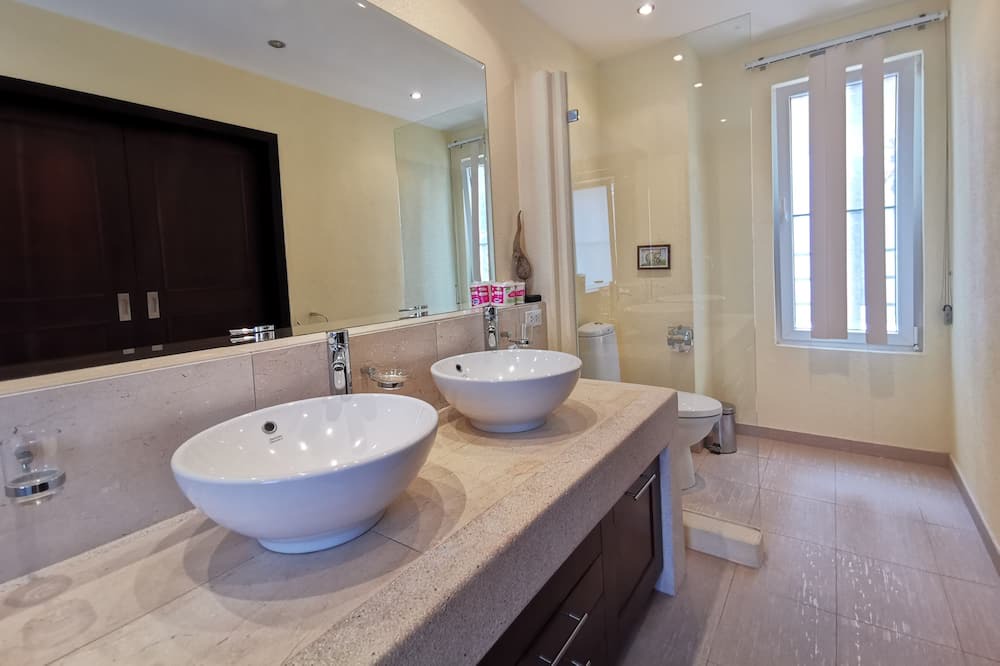 Photo of Bathroom in Klong Son