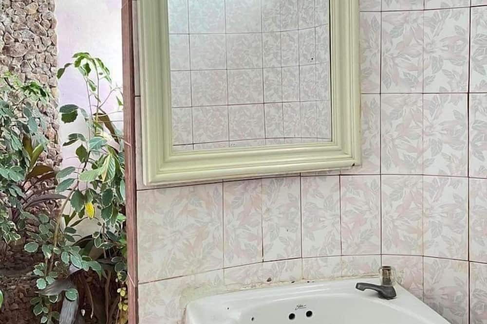 Photo of Bathroom in Pakham