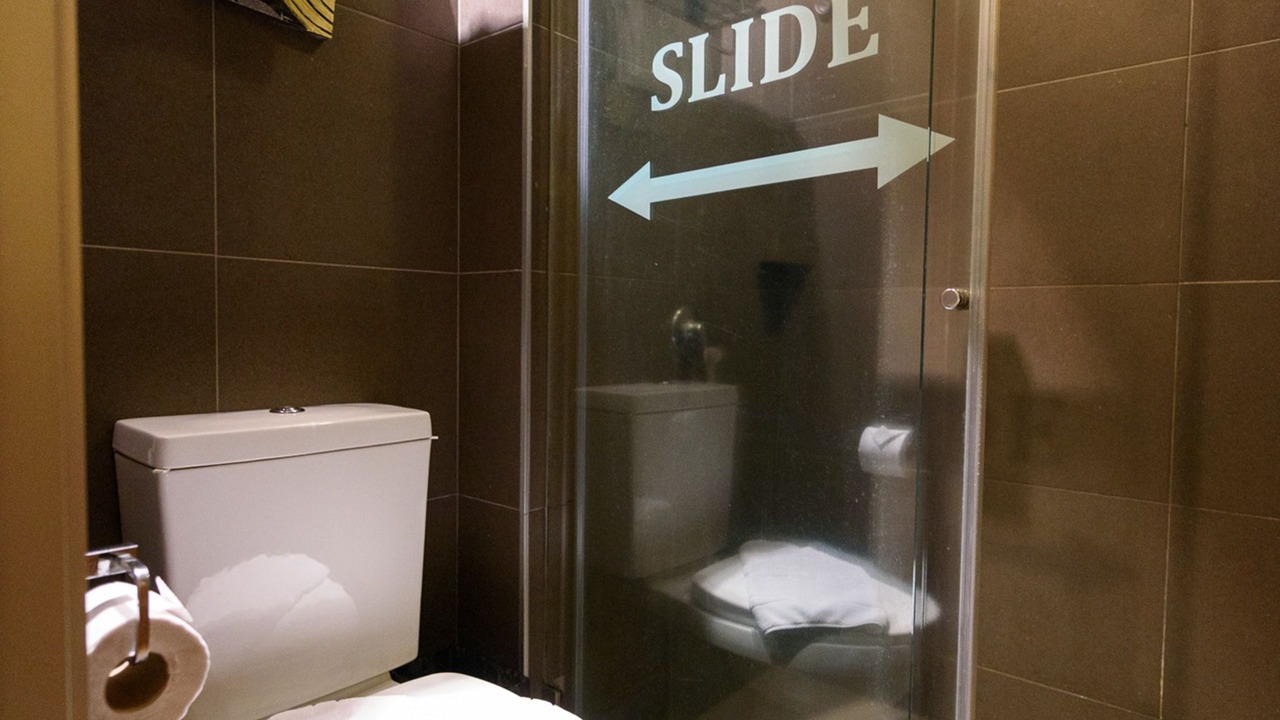 Photo of Bathroom in Thanon Phetchaburi