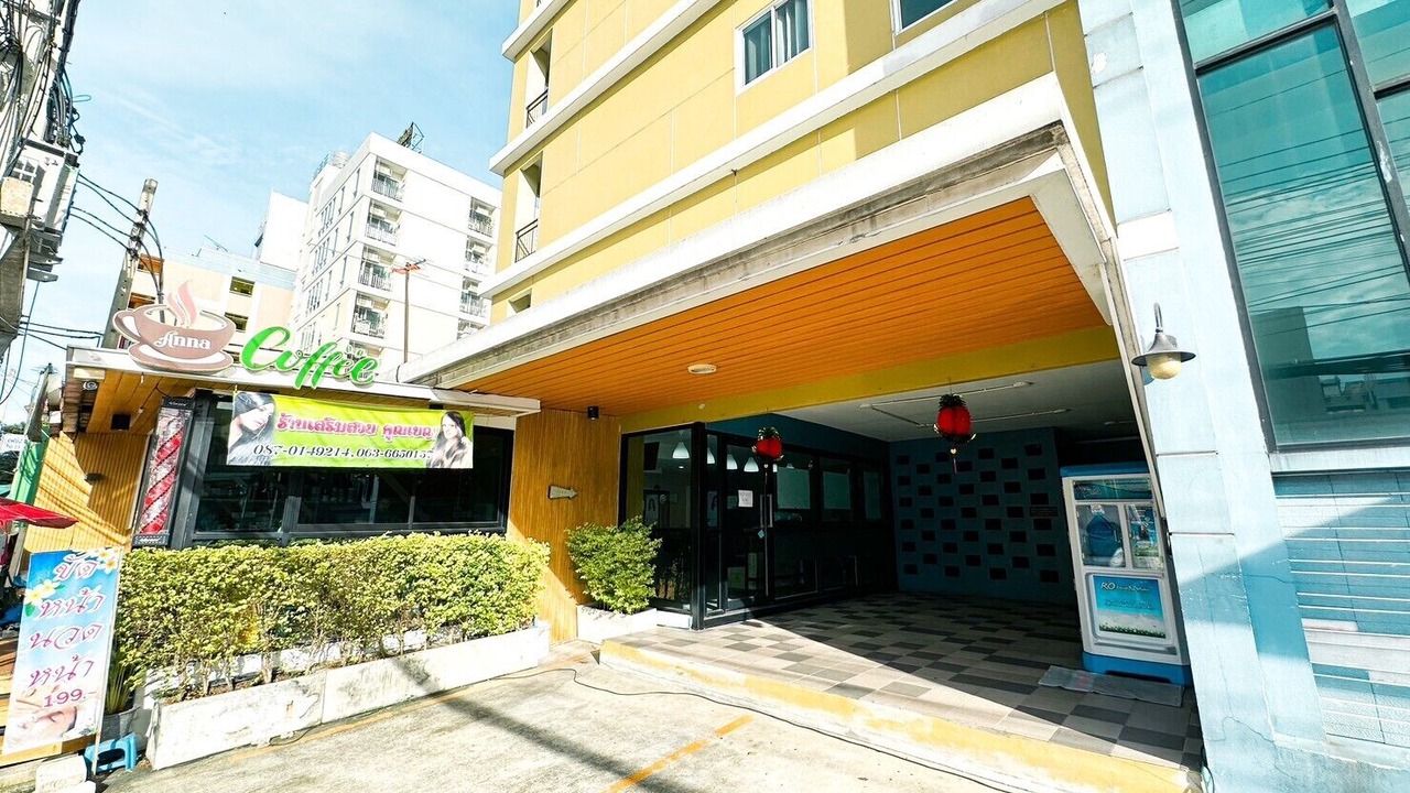 Photo of Outdoor in Khanna Yao