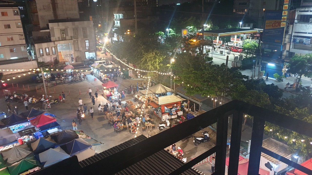 Photo of Patio Balcony in Phra Khanong Nuea