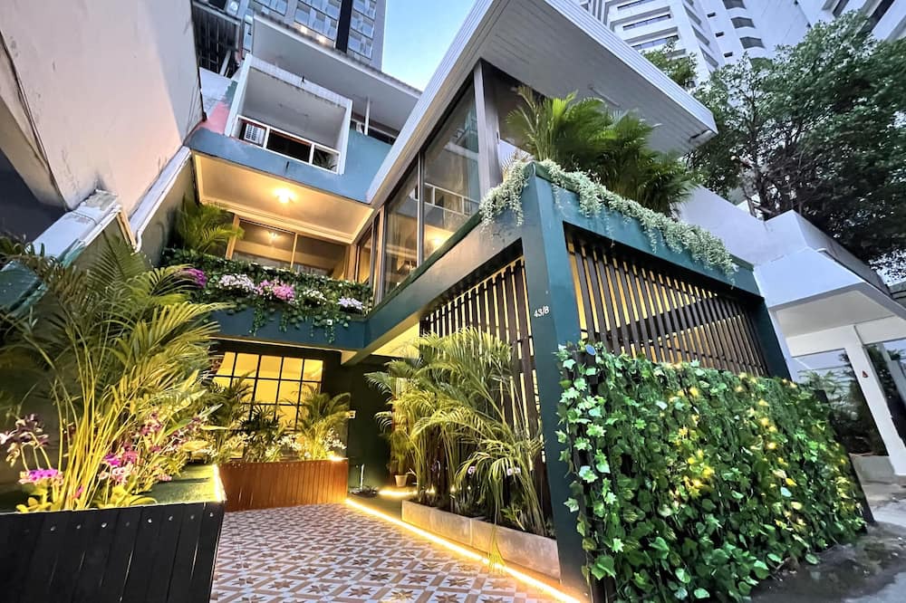 Photo of Outdoor in Khlong Toei Nuea