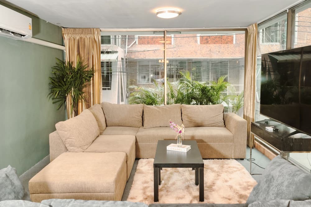 Photo of Livingroom in Khlong Toei Nuea
