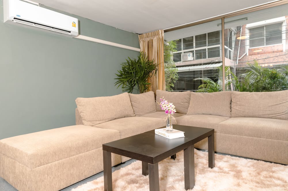Photo of Livingroom in Khlong Toei Nuea