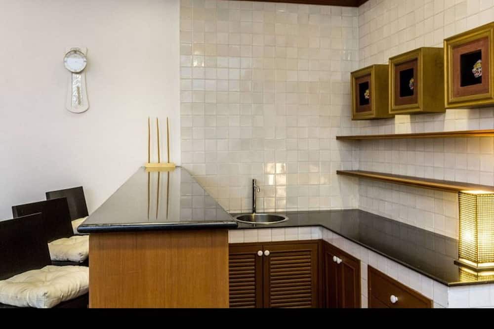 Photo of Kitchen in Khlong Toei Nuea