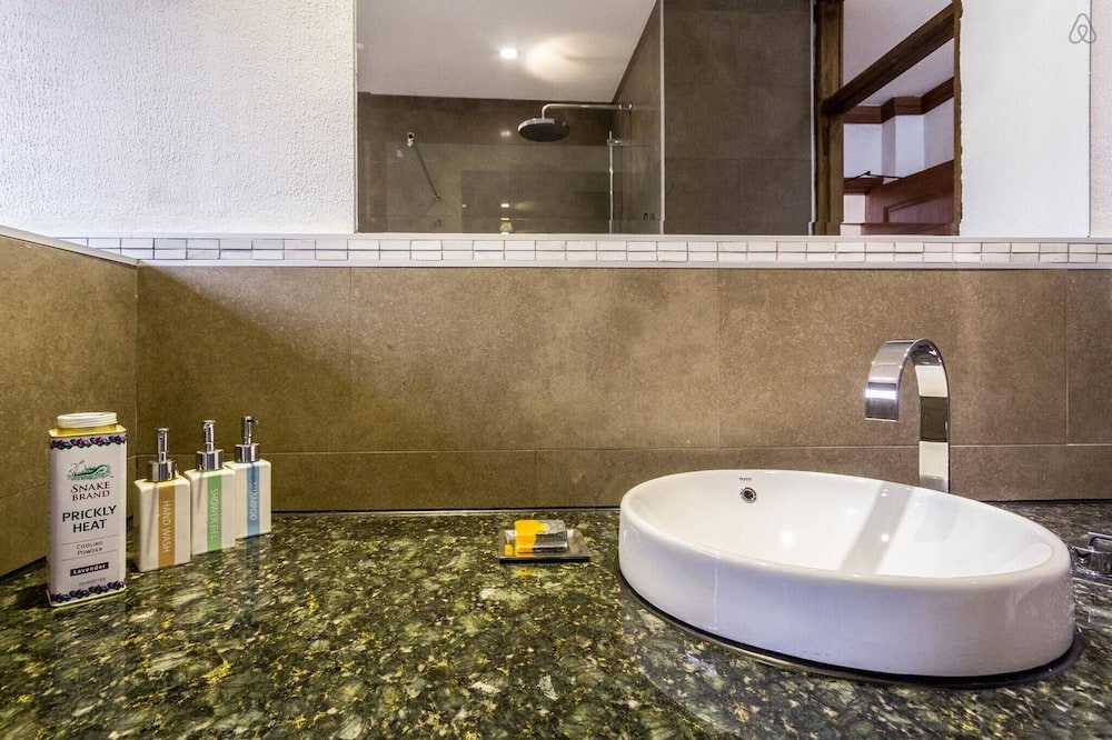 Photo of Bathroom in Khlong Toei Nuea