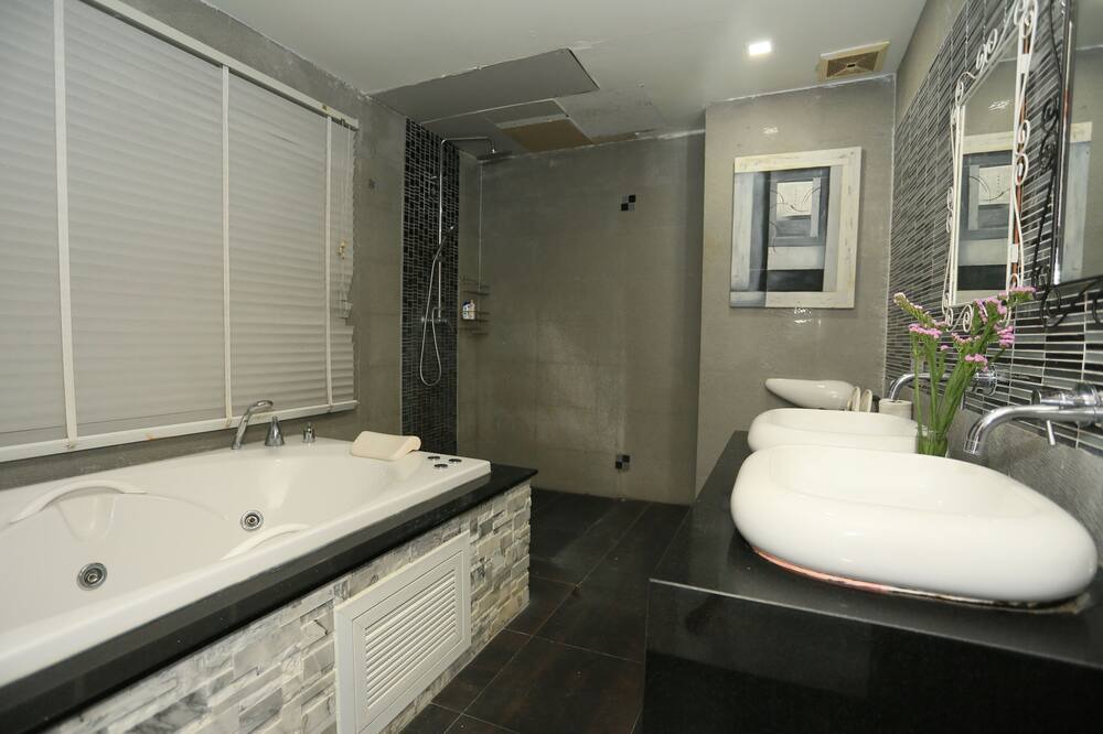 Photo of Bathroom in Nanai Road