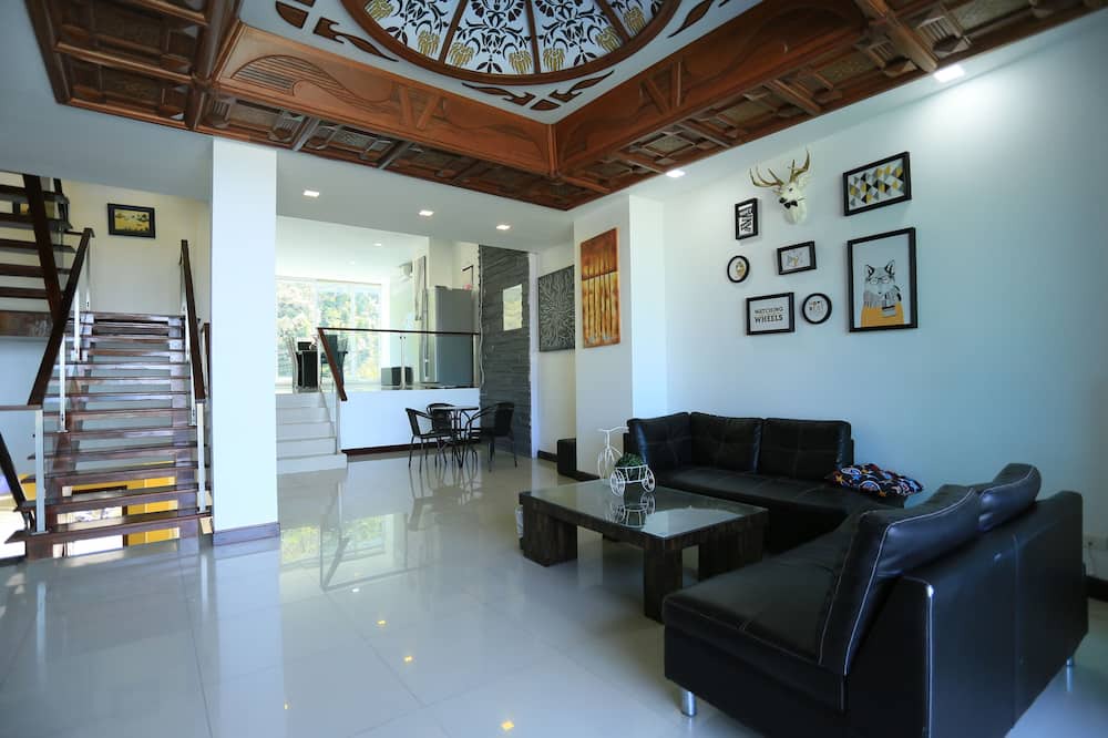 Photo of Livingroom in Nanai Road